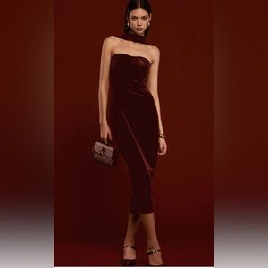 Commense Strapless Velvet Midi Dress in Burgundy